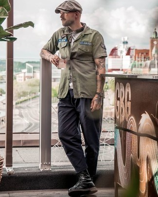 Olive Embroidered Short Sleeve Shirt Outfits For Men: An olive embroidered short sleeve shirt and navy chinos? This is an easy-to-style outfit that anyone could rock on a day-to-day basis. A pair of black leather casual boots instantly boosts the style factor of any look.