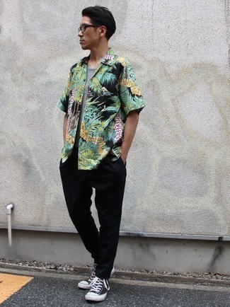 Floral Short Sleeve Shirt Outfits For Men: Why not marry a floral short sleeve shirt with black chinos? Both items are totally functional and look good when worn together. And if you wish to effortlessly tone down this getup with one piece, why not add black and white canvas high top sneakers to the mix?