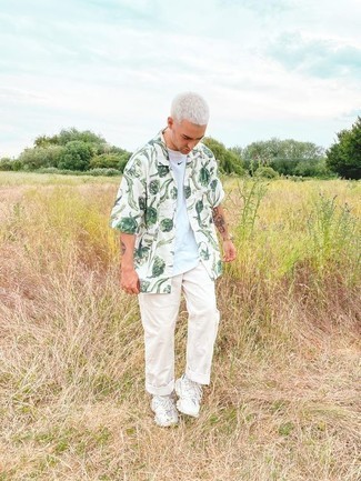 White Floral Short Sleeve Shirt Outfits For Men: Pairing a white floral short sleeve shirt with white chinos is an awesome choice for a casual outfit. To inject a more laid-back feel into your outfit, complete this ensemble with a pair of white athletic shoes.