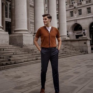 Tobacco Short Sleeve Shirt Outfits For Men: This off-duty pairing of a tobacco short sleeve shirt and navy chinos is perfect when you want to go about your day with confidence in your outfit. For something more on the sophisticated side to finish your ensemble, complement your ensemble with brown suede tassel loafers.