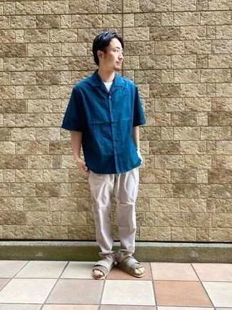 Teal Short Sleeve Shirt Outfits For Men: A teal short sleeve shirt and beige chinos are a nice combo to take you throughout the day and into the night. Olive suede sandals are a simple way to bring a hint of stylish effortlessness to your outfit.
