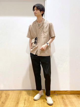 Tan Short Sleeve Shirt Outfits For Men: For a casual and cool look, dress in a tan short sleeve shirt and black chinos — these two pieces fit perfectly well together. For a more refined vibe, why not introduce white canvas loafers to the equation?