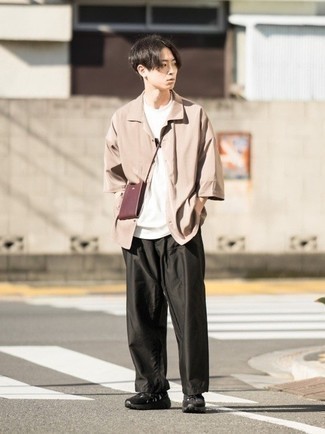Burgundy Leather Messenger Bag Outfits: For comfort dressing with an edgy twist, you can rock a tan short sleeve shirt and a burgundy leather messenger bag. Let your outfit coordination savvy really shine by rounding off this getup with a pair of black athletic shoes.