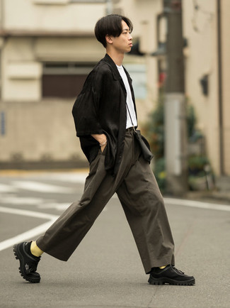 Yellow Socks Outfits For Men: If you're scouting for a casual street style but also sharp ensemble, consider wearing a black short sleeve shirt and yellow socks. And if you wish to easily perk up your look with one item, why not add a pair of black canvas desert boots to the equation?