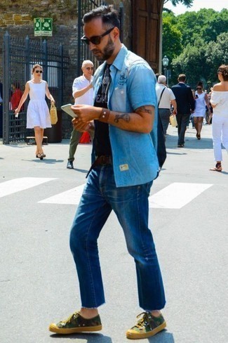 Light Blue Short Sleeve Shirt Outfits For Men: You're looking at the hard proof that a light blue short sleeve shirt and blue jeans are amazing when married together in an off-duty look. The whole outfit comes together if you complete this look with olive camouflage canvas low top sneakers.