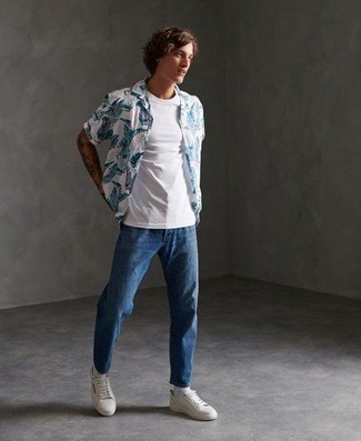 Men's White Print Short Sleeve Shirt, White Crew-neck T-shirt, Blue Jeans, White Leather Low Top Sneakers