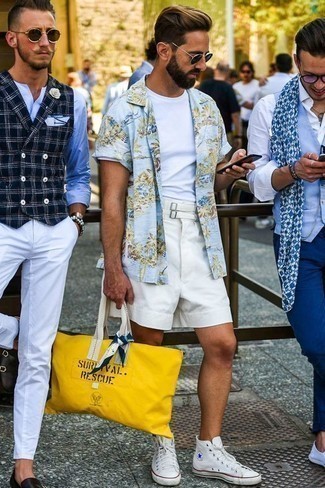 Mustard Canvas Tote Bag Outfits For Men: This combination of a light blue print short sleeve shirt and a mustard canvas tote bag is a safe bet for an effortlessly dapper ensemble. Complement your look with a pair of white canvas high top sneakers to instantly change up the look.