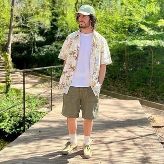 Mint Baseball Cap Outfits For Men: If you feel more confident wearing something practical, you'll like this casual street style combination of a white print short sleeve shirt and a mint baseball cap. Our favorite of an endless number of ways to finish this outfit is beige suede desert boots.