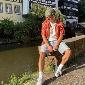 Charcoal Ripped Denim Shorts Outfits For Men: Putting together an orange print short sleeve shirt with charcoal ripped denim shorts is a savvy option for a laid-back ensemble. Inject this ensemble with an extra dose of elegance by finishing off with white leather low top sneakers.