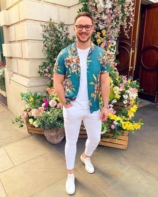 White Skinny Jeans Outfits For Men: For a casual and cool look, consider wearing an aquamarine floral short sleeve shirt and white skinny jeans — these two items work beautifully together. You can take a classic approach with shoes and complement this getup with white canvas low top sneakers.