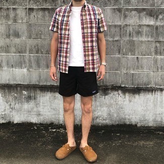 Multi colored Plaid Short Sleeve Shirt Outfits For Men: A multi colored plaid short sleeve shirt and black sports shorts are a cool combination to add to your casual styling routine. Brown suede loafers will effortlessly dress up even your most comfortable clothes.