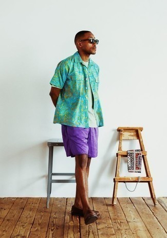 Dark Brown Leather Loafers Outfits For Men: Pair an aquamarine print short sleeve shirt with light violet swim shorts if you want to look cool and relaxed without trying too hard. Finishing with dark brown leather loafers is an easy way to infuse an extra touch of sophistication into your outfit.