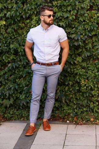 Grey Dress Pants with No Show Socks Outfits For Men: A smart combination of a light violet vertical striped short sleeve shirt and grey dress pants can be fitting in many different occasions. Tobacco leather derby shoes will breathe a dash of polish into an otherwise everyday getup.