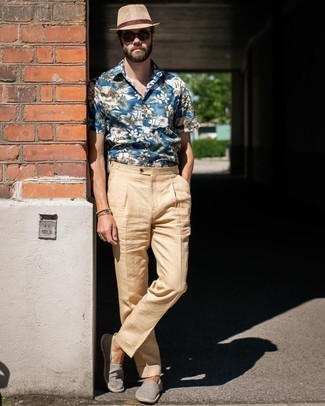 Tan Straw Hat Outfits For Men: A blue floral short sleeve shirt and a tan straw hat are worth being on your list of menswear staples. And if you need to immediately dress up your outfit with a pair of shoes, why not add a pair of grey canvas espadrilles to the equation?