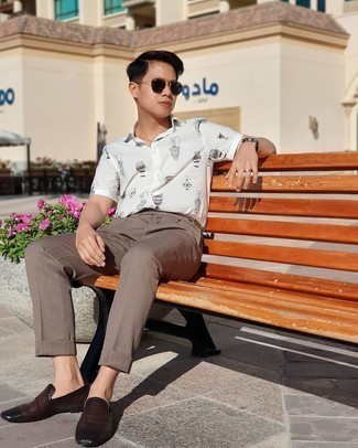White and Black Print Short Sleeve Shirt Outfits For Men: If the setting calls for a polished yet cool menswear style, pair a white and black print short sleeve shirt with brown dress pants. Lift up this ensemble with dark brown woven leather loafers.