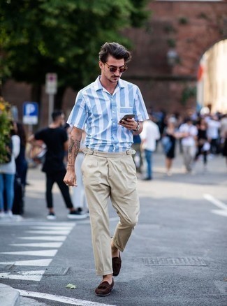 Aquamarine Short Sleeve Shirt Outfits For Men: Teaming an aquamarine short sleeve shirt with beige dress pants is a great option for a smart casual outfit. If you want to feel a bit fancier now, complement this getup with dark brown suede tassel loafers.