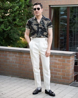 White Pants with Black Shirt Dressy Summer Outfits For Men In