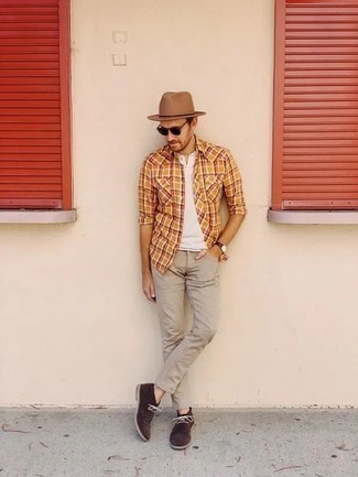 Khaki Jeans Outfits For Men: This pairing of an orange plaid short sleeve shirt and khaki jeans looks well-executed and makes you look instantly cooler. Want to go all out when it comes to footwear? Introduce dark brown suede desert boots to your look.