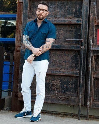 White Ripped Jeans Outfits For Men: A navy short sleeve shirt and white ripped jeans are a city casual combination that every modern gentleman should have in his off-duty collection. Feeling adventerous? Dial down your ensemble by wearing navy and white athletic shoes.