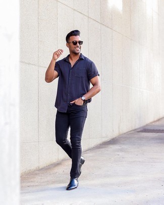 Grey Sunglasses Outfits For Men: Such staples as a navy short sleeve shirt and grey sunglasses are the ideal way to introduce effortless cool into your day-to-day casual arsenal. Rounding off with black leather chelsea boots is a guaranteed way to infuse a dose of sophistication into this outfit.