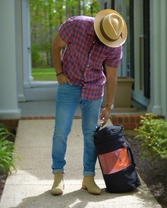 Beige Wool Hat Outfits For Men: A red gingham short sleeve shirt and a beige wool hat are a cool combo to have in your casual styling rotation. Finishing off with a pair of beige suede chelsea boots is an easy way to breathe a dash of polish into this outfit.