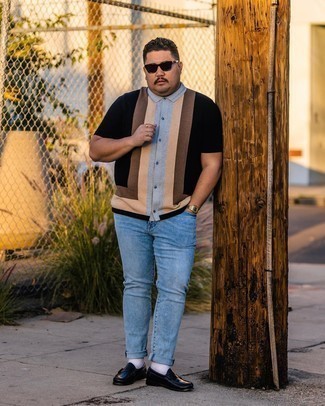 Black Leather Loafers Outfits For Men: This pairing of a multi colored short sleeve shirt and light blue jeans is solid proof that a pared down casual ensemble doesn't have to be boring. You can get a little creative in the shoe department and lift up your outfit with a pair of black leather loafers.