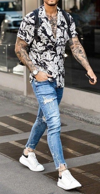 Floral Short Sleeve Shirt Outfits For Men: Pairing a floral short sleeve shirt with light blue ripped jeans is a savvy idea for a relaxed ensemble. And if you need to instantly step up this ensemble with one item, complement your ensemble with white and black leather low top sneakers.