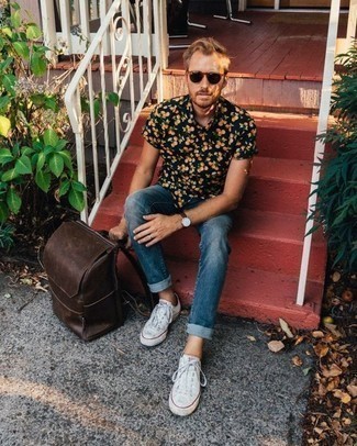Men's Navy Floral Short Sleeve Shirt, Blue Jeans, White Canvas Low Top Sneakers, Dark Brown Leather Backpack