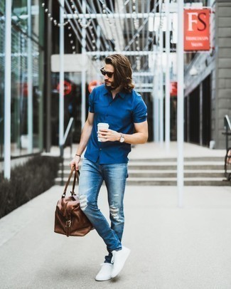 Brown Duffle Bag Outfits For Men: Why not pair a blue short sleeve shirt with a brown duffle bag? As well as totally practical, these pieces look nice when worn together. White canvas low top sneakers will take your ensemble in a dressier direction.