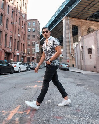 White and Black Print Short Sleeve Shirt Outfits For Men: Go for a white and black print short sleeve shirt and black ripped jeans to get a contemporary and functional ensemble. A pair of white leather low top sneakers easily turns up the wow factor of any outfit.