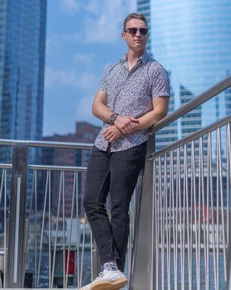 White and Navy Floral Short Sleeve Shirt Outfits For Men: For a laid-back and cool ensemble, try pairing a white and navy floral short sleeve shirt with black jeans — these two items fit pretty good together. White leather low top sneakers act as the glue that brings this ensemble together.