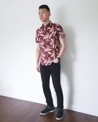 Brown Leather Watch Outfits For Men: Wear a burgundy floral short sleeve shirt and a brown leather watch for an easy-to-wear look. Finishing with a pair of black canvas low top sneakers is a surefire way to introduce some extra fanciness to this ensemble.