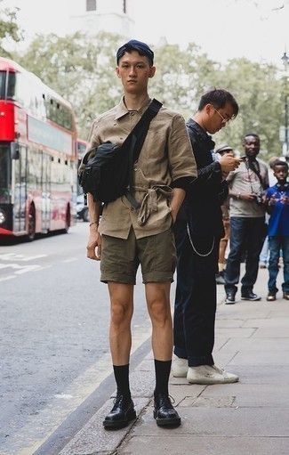Beige Short Sleeve Shirt Outfits For Men: A beige short sleeve shirt and olive shorts are amazing menswear must-haves that will integrate nicely within your daily lineup. With shoes, you could go down a more elegant route with black chunky leather derby shoes.