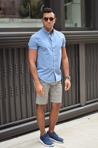 Tan Shorts Outfits For Men: The go-to for neat casual style for men? A light blue short sleeve shirt with tan shorts. A pair of navy athletic shoes effortlessly boosts the fashion factor of this outfit.