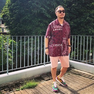 Hot Pink Shorts Outfits For Men: To pull together a laid-back outfit with a modern spin, opt for a burgundy print short sleeve shirt and hot pink shorts. Multi colored athletic shoes will introduce a more casual aesthetic to the look.
