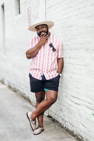 Tan Canvas Boat Shoes Outfits: This off-duty pairing of a pink vertical striped short sleeve shirt and black shorts couldn't possibly come across other than devastatingly stylish. Tan canvas boat shoes make your outfit complete.