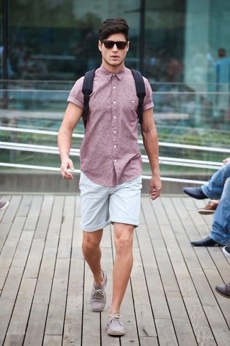 Pink Short Sleeve Shirt Outfits For Men: For comfort dressing with a modernized spin, you can rock a pink short sleeve shirt and grey shorts. On the shoe front, go for something on the smarter end of the spectrum by finishing with a pair of grey suede derby shoes.