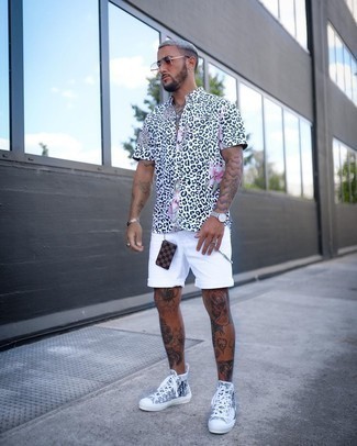 Pink Sunglasses Outfits For Men: Consider wearing a pink print short sleeve shirt and pink sunglasses to be both casual and practical. Complete your ensemble with grey print canvas high top sneakers to make the getup slightly sleeker.