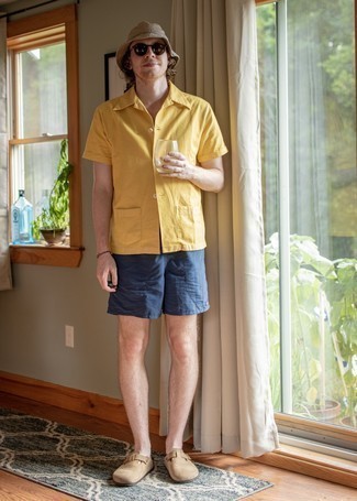 Tan Leather Loafers Outfits For Men: Pairing a mustard short sleeve shirt with navy shorts is an on-point choice for a casual outfit. Tan leather loafers are an effortless way to breathe an added dose of style into your ensemble.