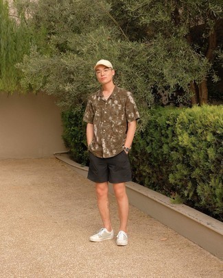 Olive Tie-Dye Short Sleeve Shirt Outfits For Men: If you gravitate towards casual style, why not rock an olive tie-dye short sleeve shirt with black shorts? Enter white canvas low top sneakers into the equation and the whole getup will come together perfectly.