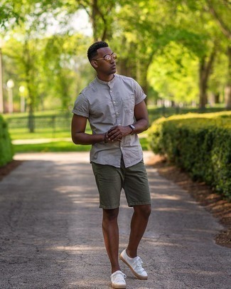 Gold Sunglasses Outfits For Men: Why not choose a grey short sleeve shirt and gold sunglasses? As well as very comfortable, these two items look cool worn together. White canvas low top sneakers are the simplest way to power up this look.