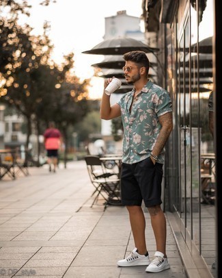 Mint Floral Short Sleeve Shirt Outfits For Men: If you're seeking to take your off-duty game up a notch, make a mint floral short sleeve shirt and black shorts your outfit choice. Let your sartorial expertise truly shine by completing your look with white and black leather low top sneakers.