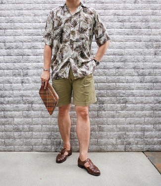 Dark Brown Leather Sandals Outfits For Men: For something more on the relaxed side, consider this combination of a white print short sleeve shirt and olive shorts. To bring out a more mellow side of you, add a pair of dark brown leather sandals to the mix.