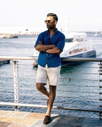 White Shorts Outfits For Men: A navy short sleeve shirt and white shorts are both versatile menswear essentials that will integrate really well within your day-to-day off-duty wardrobe. A pair of dark brown suede tassel loafers will take this ensemble down a more sophisticated path.