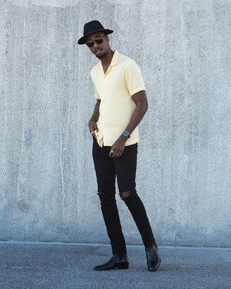 Black Wool Hat Outfits For Men: A yellow short sleeve shirt and a black wool hat are a smart combination to add to your current fashion mix. Put an elegant spin on your look by rocking black leather chelsea boots.