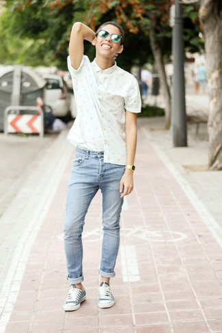 Men's White and Blue Print Short Sleeve Shirt, Light Blue Skinny Jeans, Blue Low Top Sneakers, Green Sunglasses