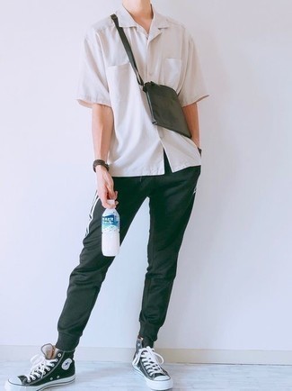 White Short Sleeve Shirt Outfits For Men: Consider teaming a white short sleeve shirt with black sweatpants for a stylish and casual street style ensemble. For extra style points, complement this ensemble with a pair of black and white canvas high top sneakers.
