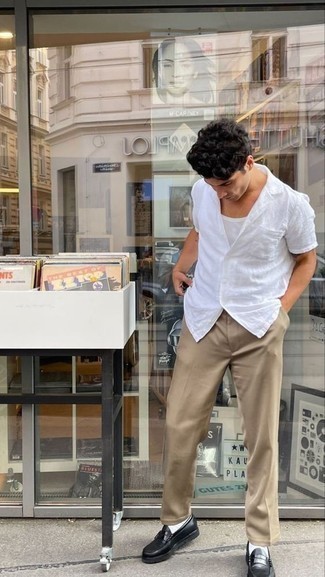 White Linen Short Sleeve Shirt Outfits For Men: Pair a white linen short sleeve shirt with khaki chinos for a straightforward menswear style that's also put together nicely. A trendy pair of black leather loafers is an easy way to inject a dose of sophistication into this outfit.