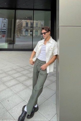 White Tank Outfits For Men: This relaxed pairing of a white tank and olive chinos is a tested option when you need to look cool but have no time. Why not add a pair of black chunky leather derby shoes to the mix for an added touch of style?