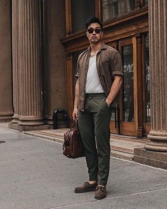 Dark Brown Leather Boat Shoes Outfits: Combining a brown short sleeve shirt with dark green chinos is a great option for a cool and casual look. Complement your look with dark brown leather boat shoes and you're all set looking spectacular.